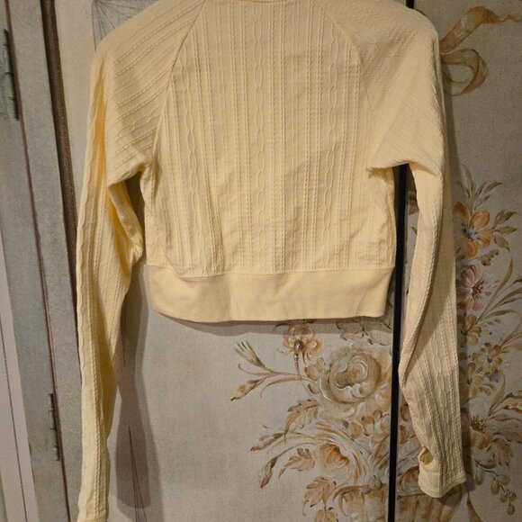 Alo crop top - Picture 2 of 4